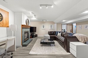 TV, fireplace, stereo