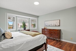 4 habitaciones, escritorio, wifi y ropa de cama 