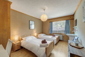 Twin Room, Shared Bathroom | Free cots/infant beds, free WiFi, bed sheets