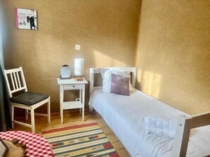 Free cots/infant beds, free WiFi, bed sheets