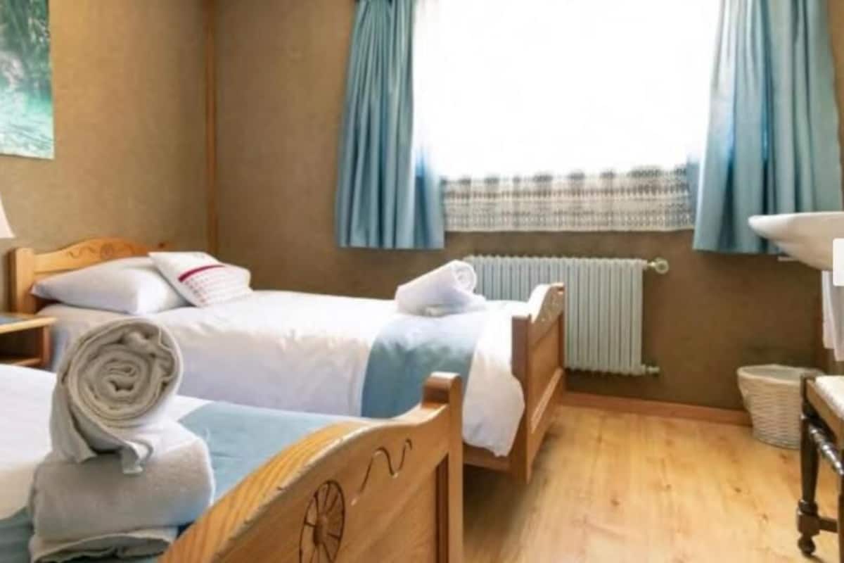 Free cribs/infant beds, free WiFi, bed sheets
