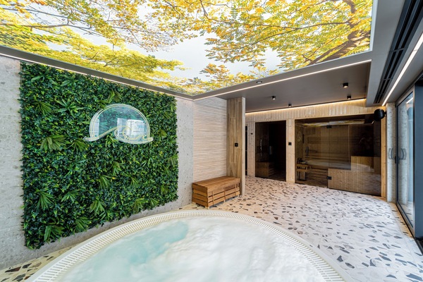 Indoor spa tub