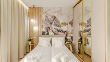 Deluxe Apartment, Air conditioning | Premium bedding, iron/ironing board, WiFi (free), bed sheets