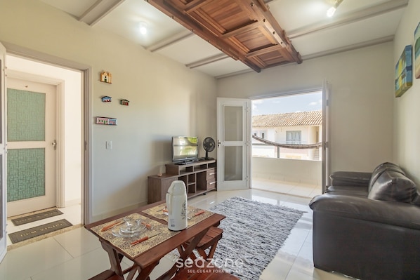 Basic Apartment | Living area