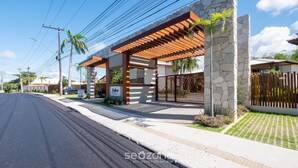 المنطقة المحيطة ب المنشأة
