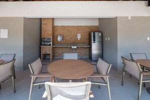 Basic Apartment | Dining