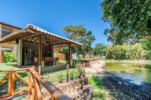 Basic Apartment | Outdoor dining