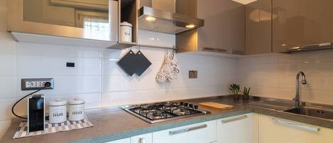 Fridge, microwave, stovetop, dishwasher