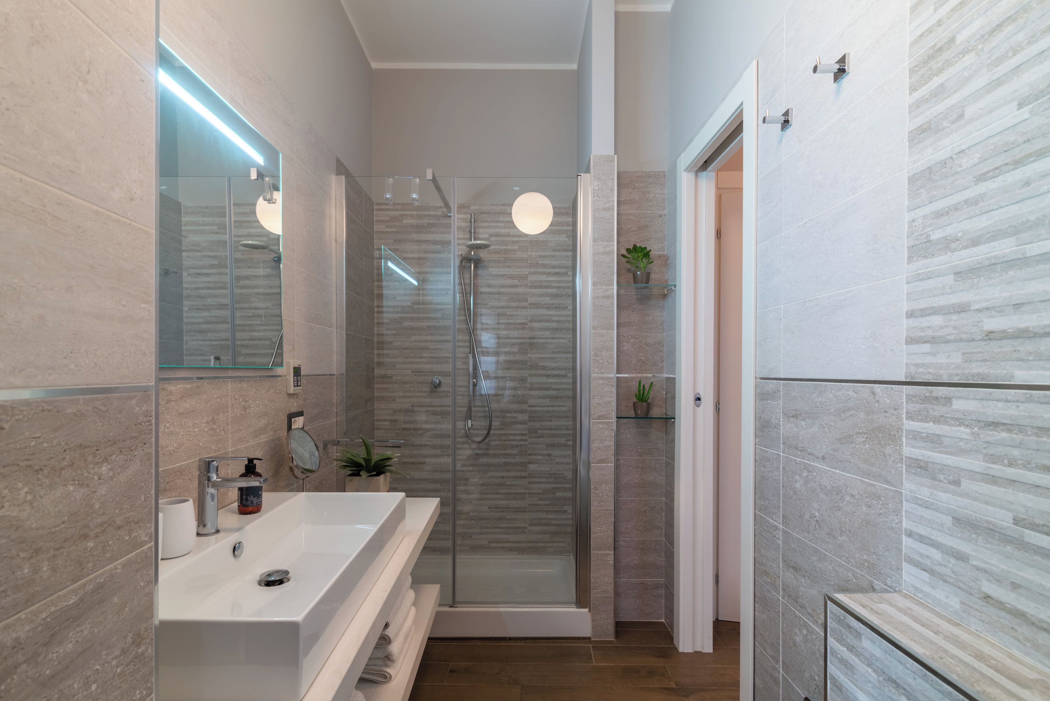 Doccia, asciugacapelli, bidet, asciugamani