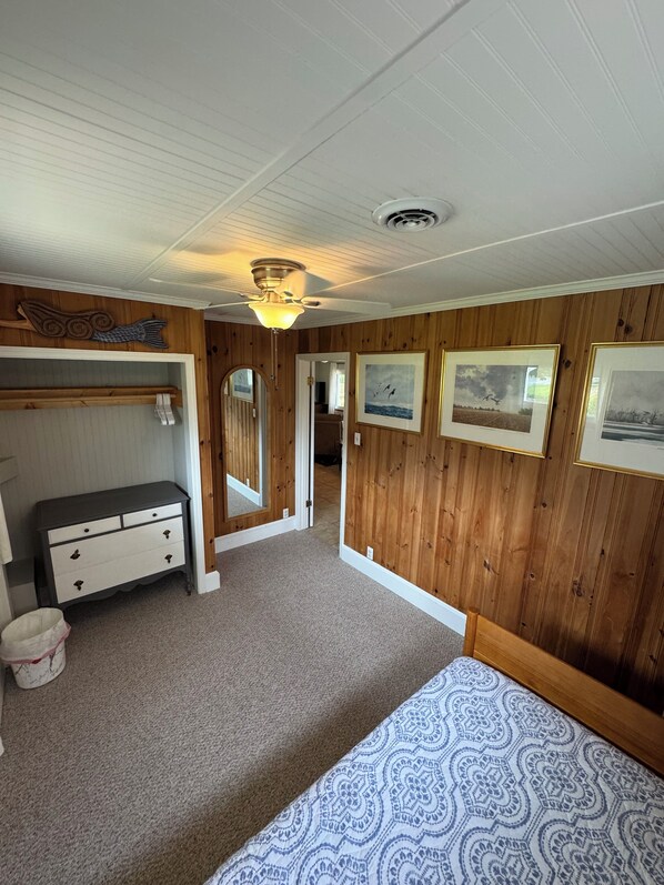 4 bedrooms, WiFi, bed sheets