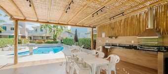 Spacious House w/ Pool in Guarajuba Cag0003