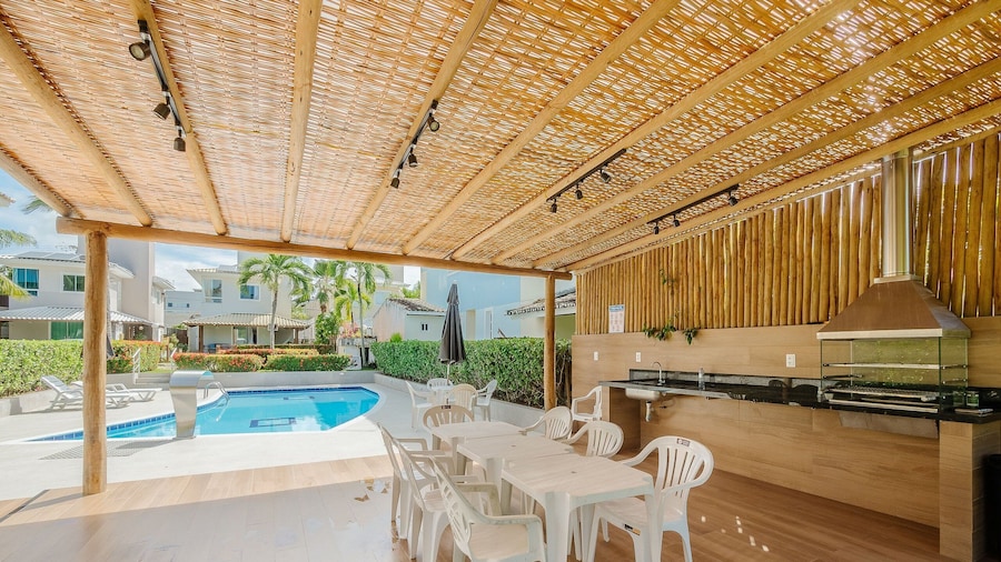 Spacious House w/ Pool in Guarajuba Cag0003