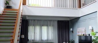 THE OASIS RESORT- CASA BIEN, 3BR, 2TB, Pool, Wifi, Videoke, BBQ, Near Naga City
