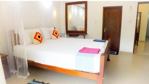 2 bedrooms, internet, bed sheets