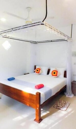 2 bedrooms, internet, bed sheets