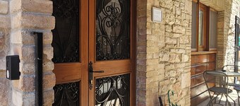 Apartment 38sqm historic center 4 places. Courtyard and parking lot.Pets allowed.