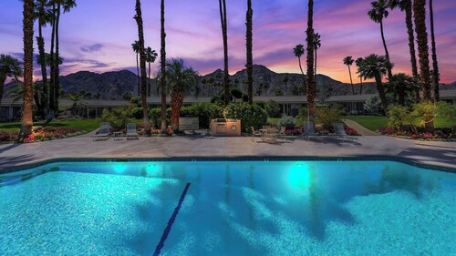 GATED, Spacious 2-bedroom condo in Indian Wells close to restaurants and more.