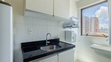 Basic Apartment | Bathroom | Shower