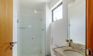 Eenvoudig appartement | Badkamer | Een douche