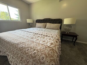 4 bedrooms, iron/ironing board, WiFi, bed sheets