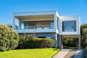Exterior - Seaview - Mangawhai Heads Holiday Home (Mangawhai)