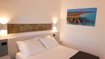 1 bedroom, desk, WiFi, bed sheets