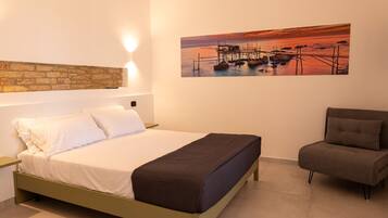 1 camera, una scrivania, Wi-Fi, lenzuola