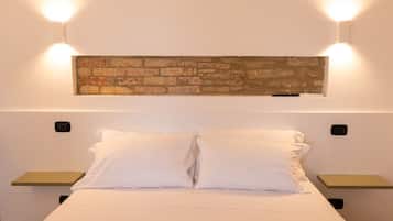 1 bedroom, desk, WiFi, bed sheets