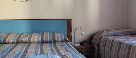 3 bedrooms, desk, iron/ironing board, bed sheets