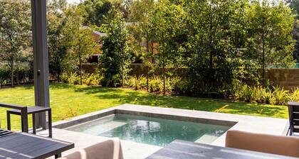 Casa Cundi-Contemporary Living in Nature