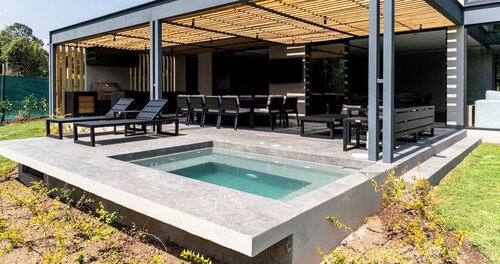Casa Cundi-Contemporary Living in Nature
