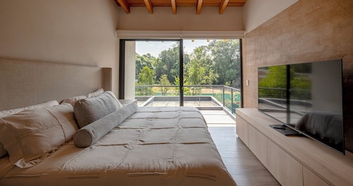 Casa Cundi-Contemporary Living in Nature