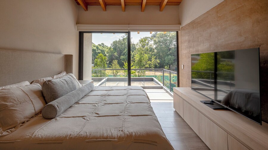 Casa Cundi-Contemporary Living in Nature