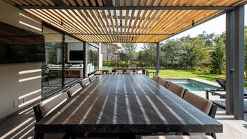 Villa exclusiva, vista a la montaña | Comedor