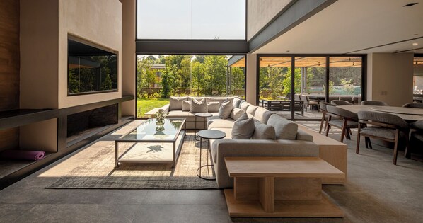Living room - Casa Cundi-Contemporary Living in Nature (Valle de Bravo)