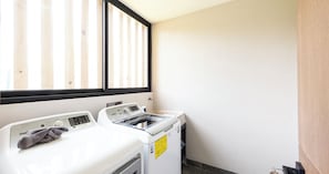 Exclusive Villa, Mountain View | Laundry