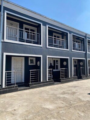 Front of property - Gold Crown Self-catering Apartment (Johannesburg South)