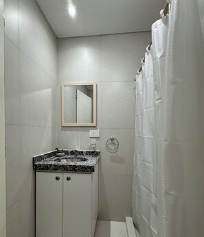 Hårtørrer, håndklæder, Sæbe, Toiletpapir
