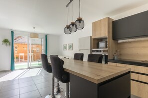 Fridge, microwave, oven, dishwasher