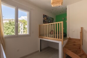 2 bedrooms, iron/ironing board, free WiFi, bed sheets
