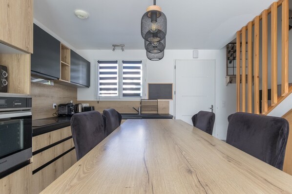 Kühlschrank, Mikrowelle, Ofen, Geschirrspüler