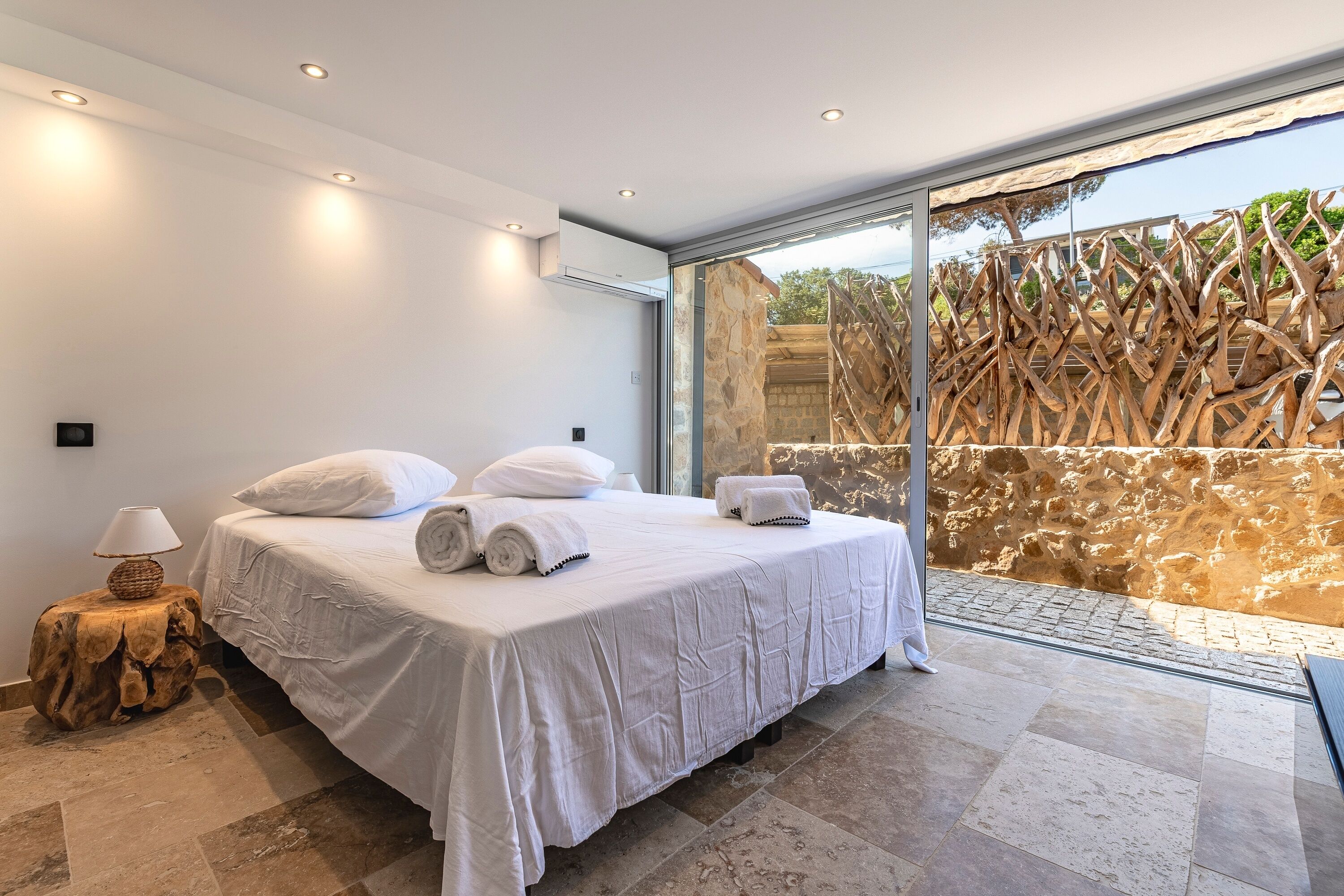 3 dormitorios, tabla de planchar con plancha, wifi gratis y ropa de cama