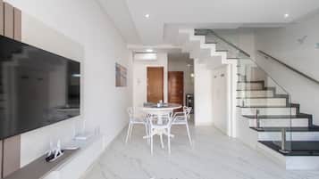 Basic Apartment | Dining
