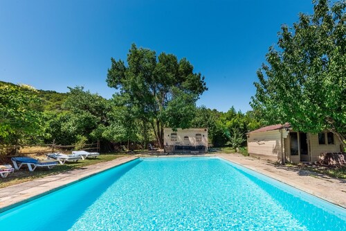 La Bouscarle - Jardin et Piscine Partagée