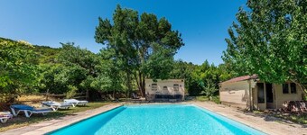 La Bouscarle - Jardin et Piscine Partagée