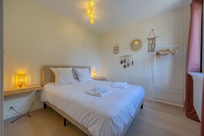 3 bedrooms, iron/ironing board, free WiFi, bed sheets