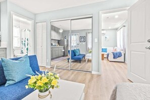 2 chambres, fer et planche à repasser, Wi-Fi, draps fournis