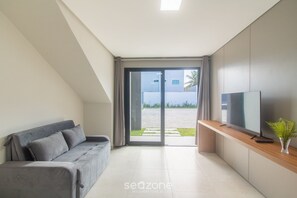 Basic Apartment | Living area
