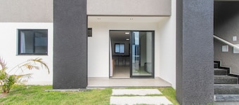 Apartments With Swimming Pool 700m From Taperapuan Beach Nvm0009