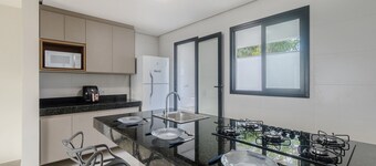 Apartments With Swimming Pool 700m From Taperapuan Beach Nvm0009